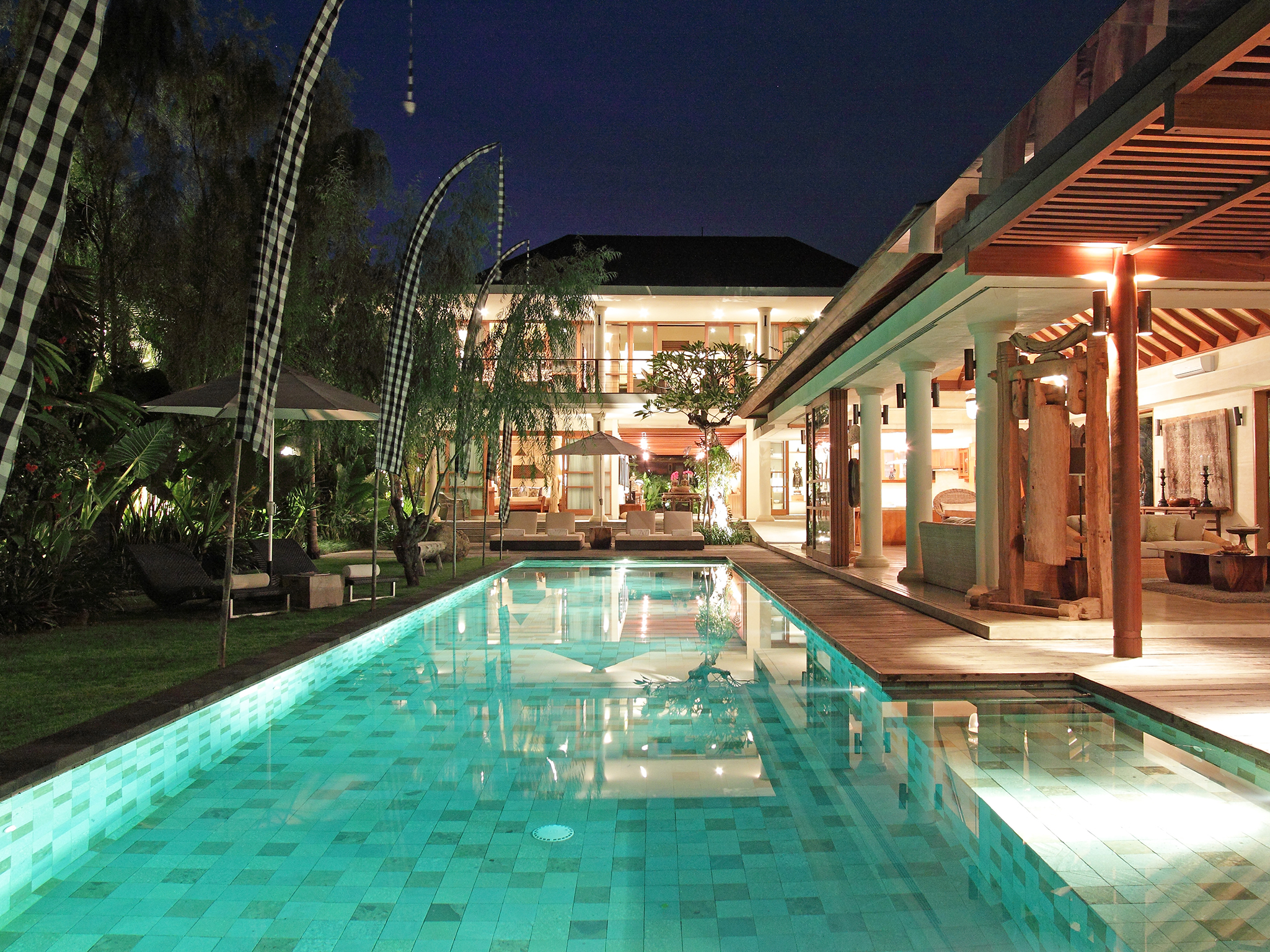 30. Villa Sarasvati - Reflections over the pool - Dea Villas - Villa Sarasvati, Canggu, Bali
